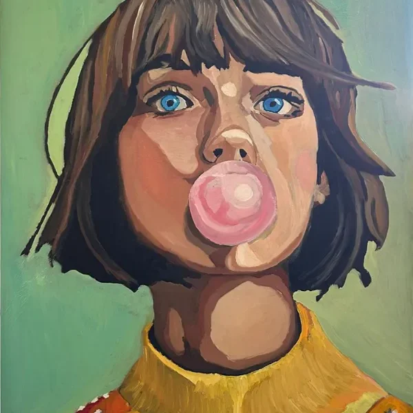 הצהרת אמן 5 Pop Bubble: ציור שמן עכשווי פורטרט של נערה מפוצצת בועת מסטיק ורודה, עיניים כחולות בולטות על רקע ירוק וצהוב